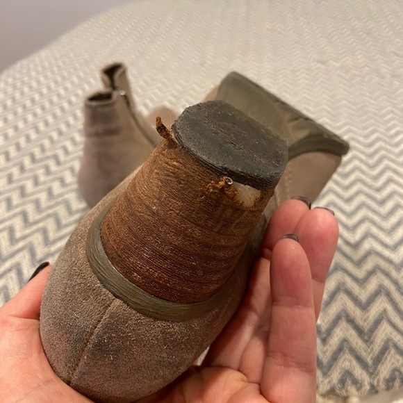 Blondo Waterproof Suede Ankle Booties – Taupe – Size 9.5M - Picture 5 of 9